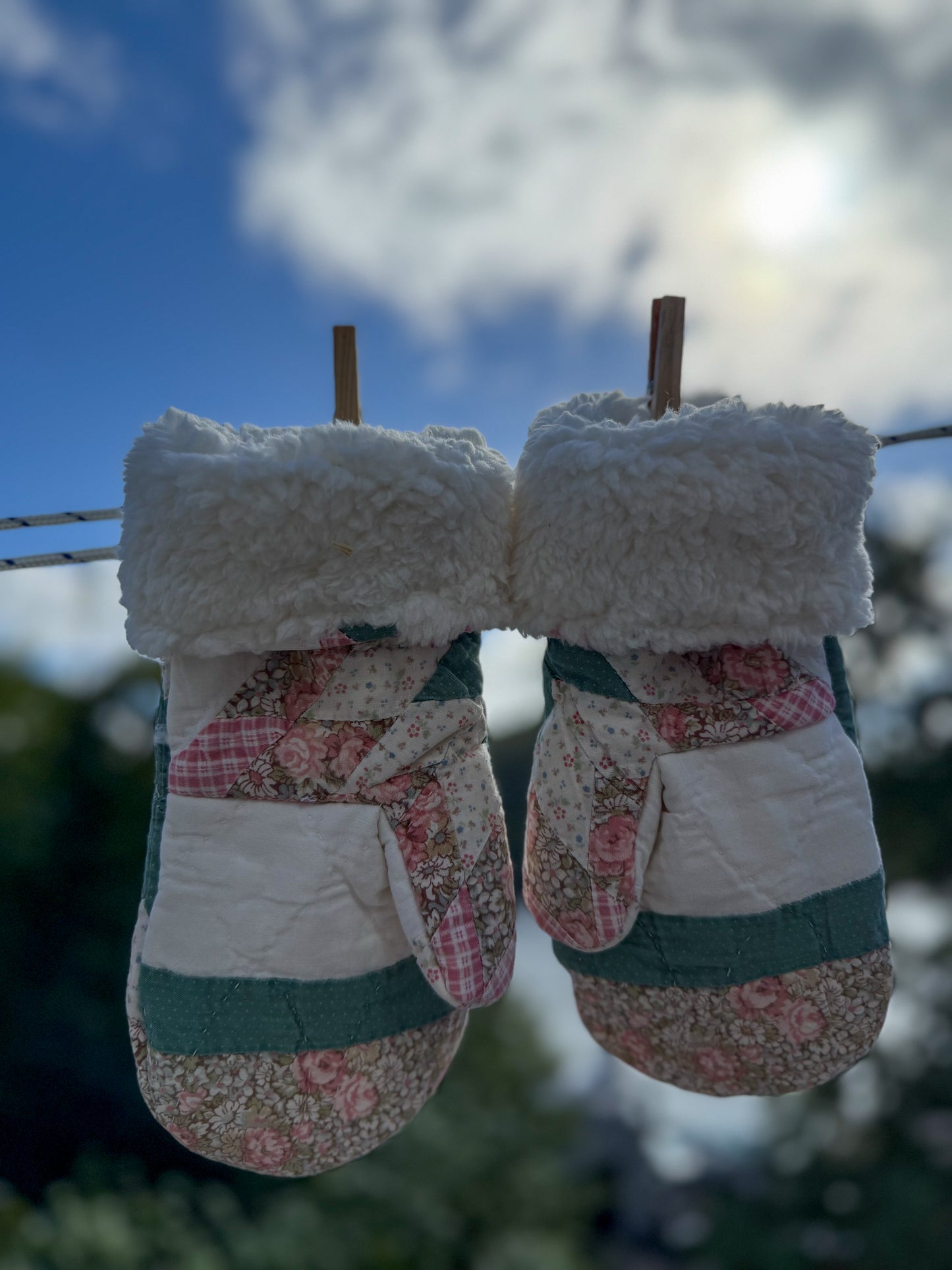 Nora Mittens (star outside)