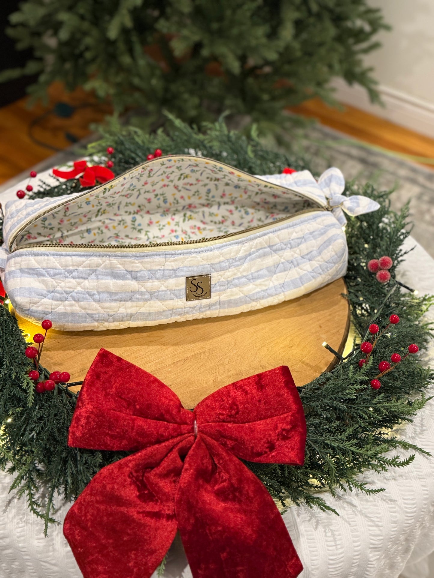 Hair Tools Trove - COLOURFUL FLORAL INTERIOR (HORIZONTAL STRIPES)