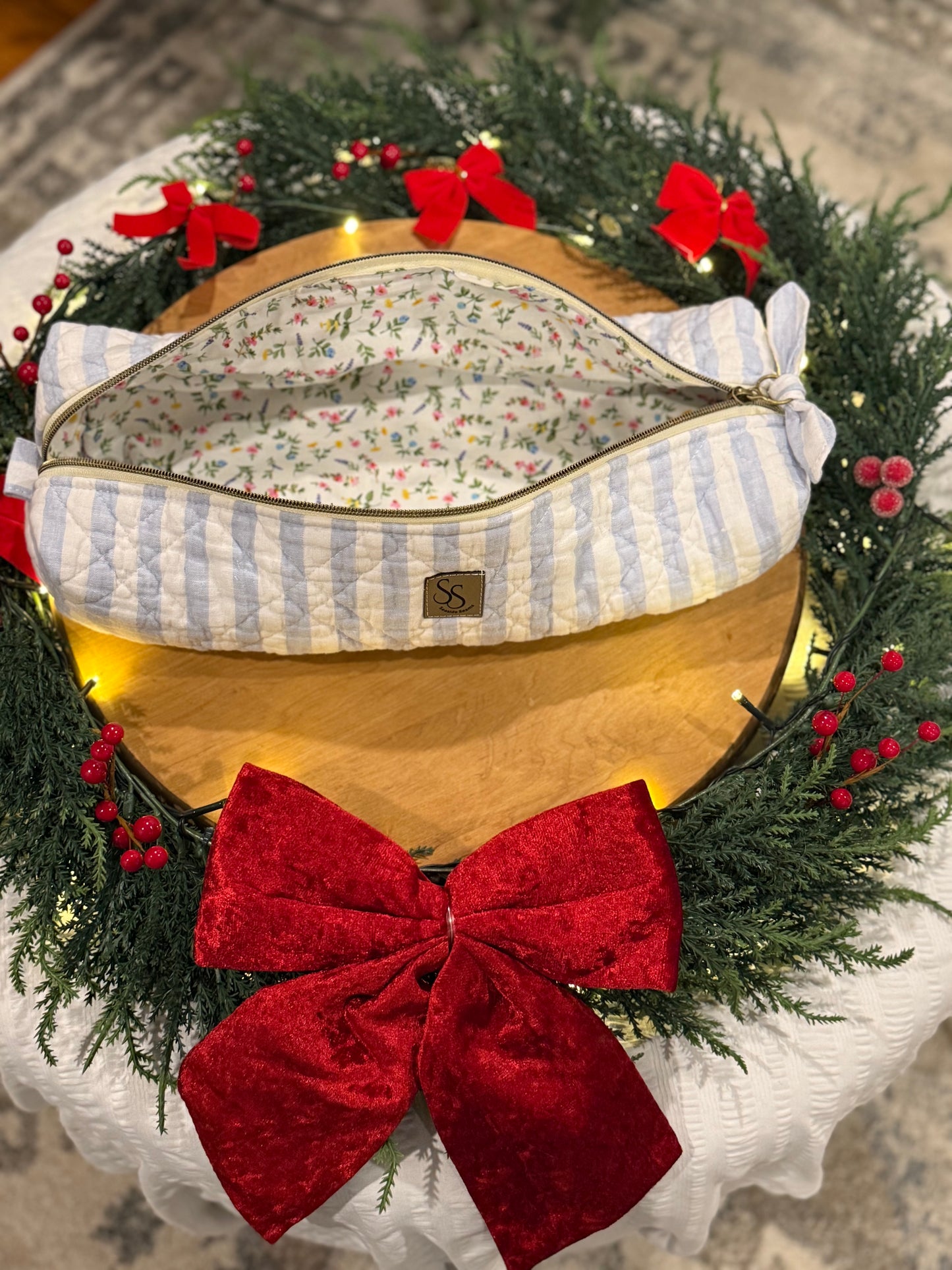 Hair Tools Trove - COLOURFUL FLORAL INTERIOR (VERTICAL STRIPES)