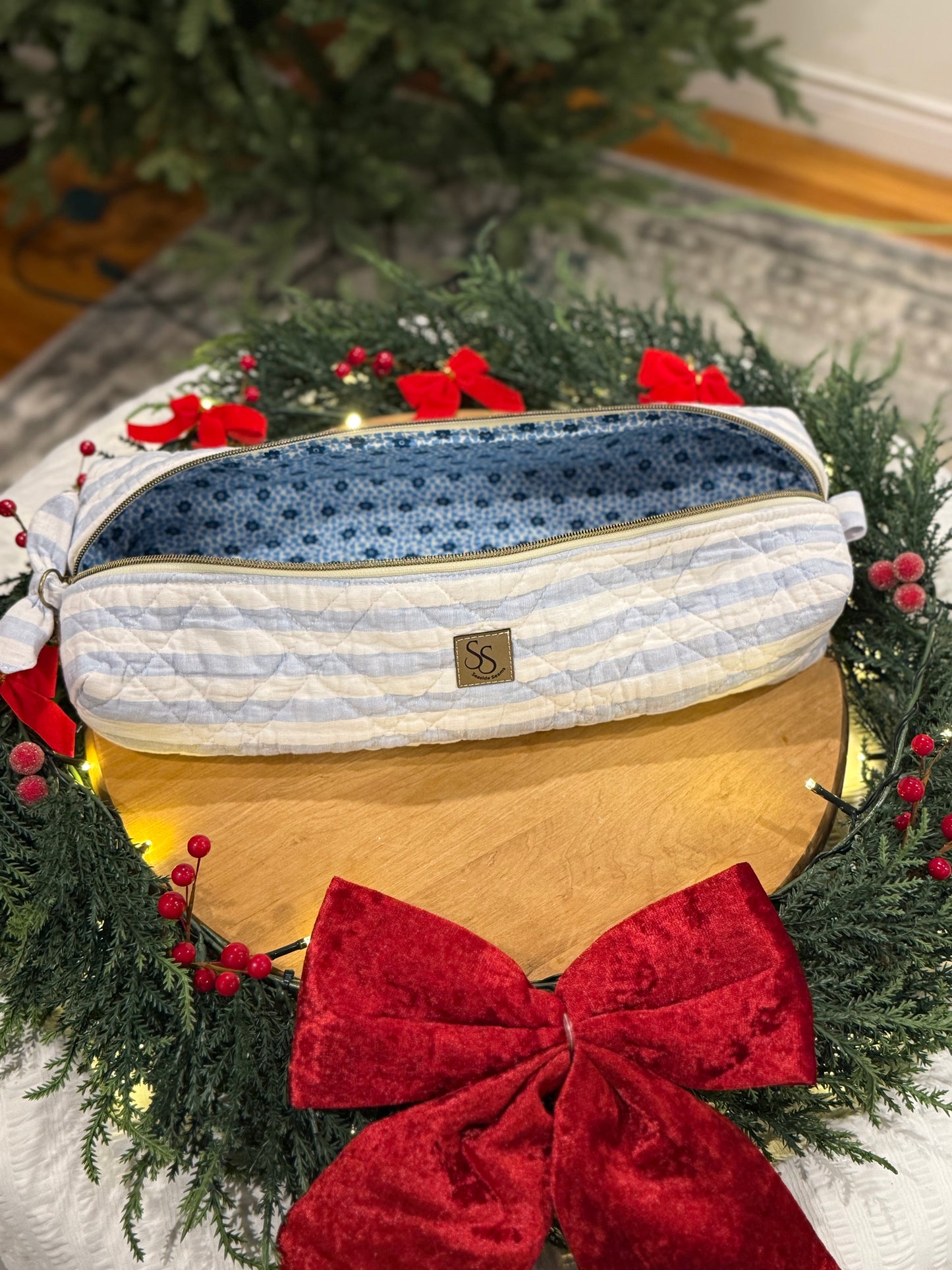 Hair Tools Trove - BLUE FLORAL INTERIOR (HORIZONTAL STRIPES)